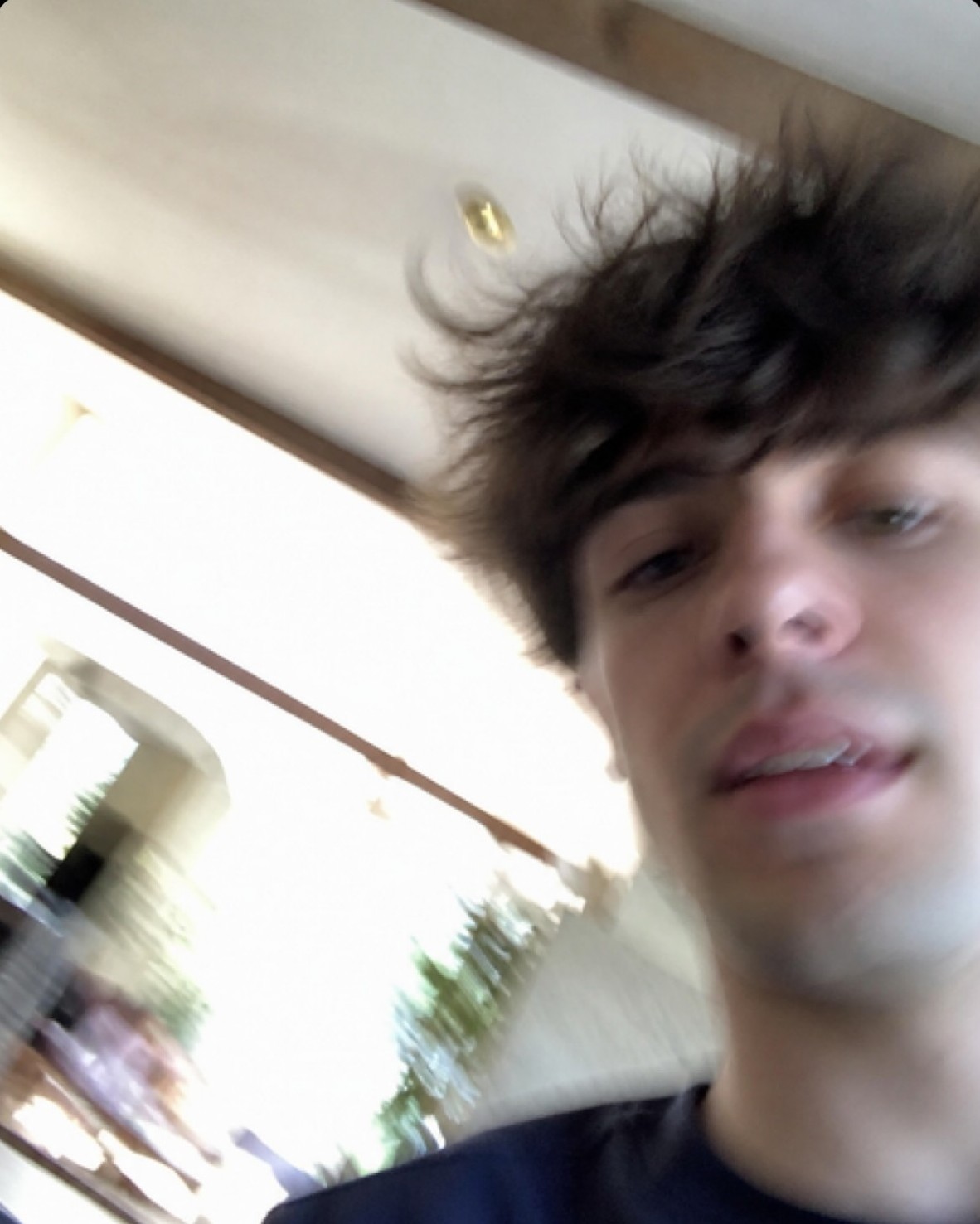 Another blurry human selfie result