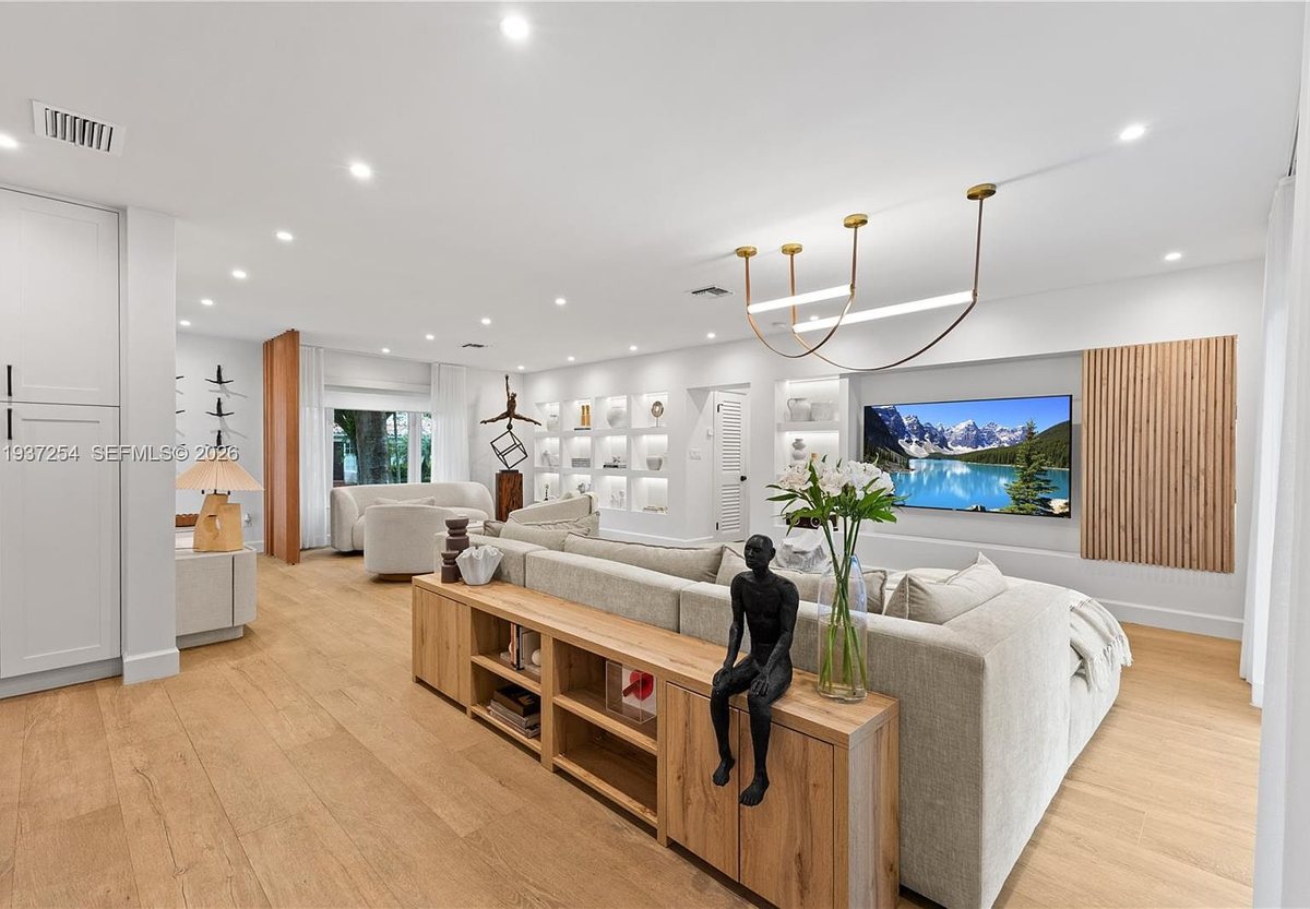 Open kitchen and great room