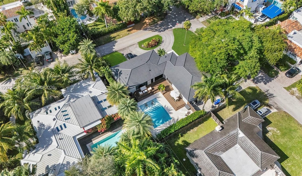 800 NE 72nd St, Miami, the real Zillow listing used in the video